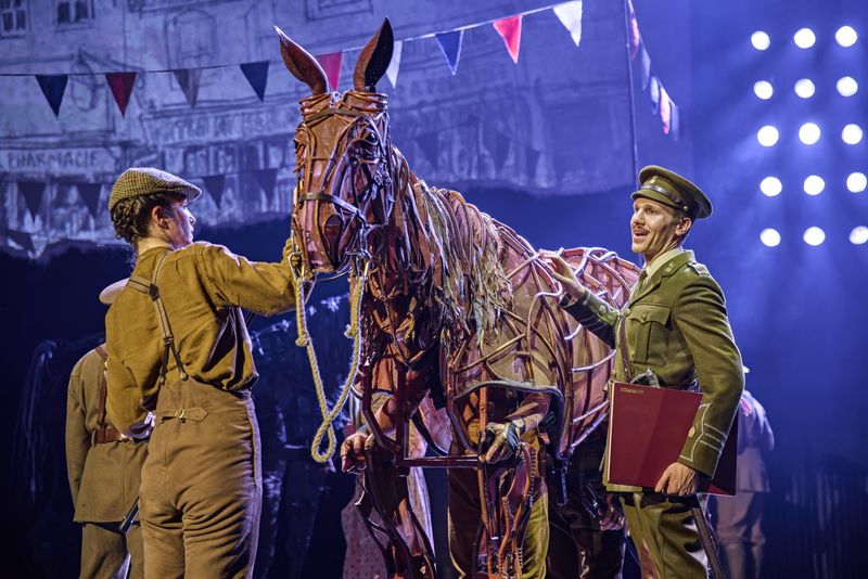 Review: WAR HORSE, National Theatre Image