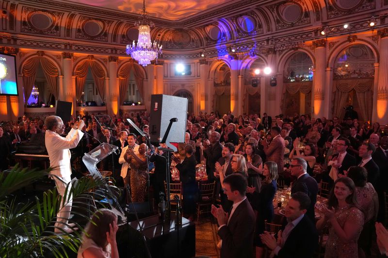 Photos: New 42 Raises Photos: New 42 Raises $2 Million at 35th Anniversary Gala Hosted by Cheyenne Jackson Image Million at 35th Anniversary Gala Hosted by Cheyenne Jackson — photo 5 of 7