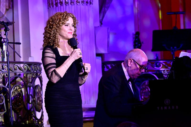 Photos: New 42 Raises Photos: New 42 Raises $2 Million at 35th Anniversary Gala Hosted by Cheyenne Jackson Image Million at 35th Anniversary Gala Hosted by Cheyenne Jackson — photo 3 of 7