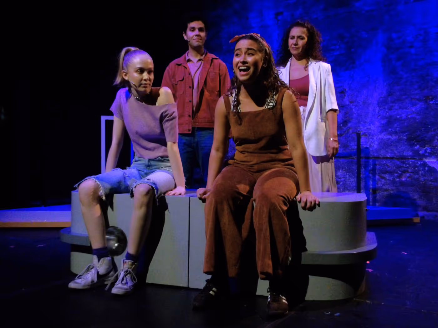 Crítica: A UN PASO (THE MAD ONES) at LA TEATRERÍA Image
