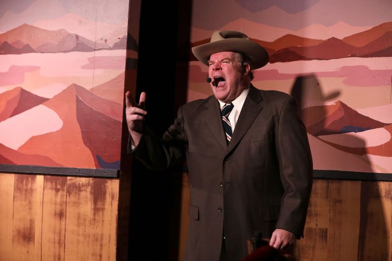 Review: TUNA DOES VEGAS at Murry's Dinner Playhouse in Little Rock Image