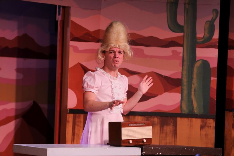 Review: TUNA DOES VEGAS at Murry's Dinner Playhouse in Little Rock Image