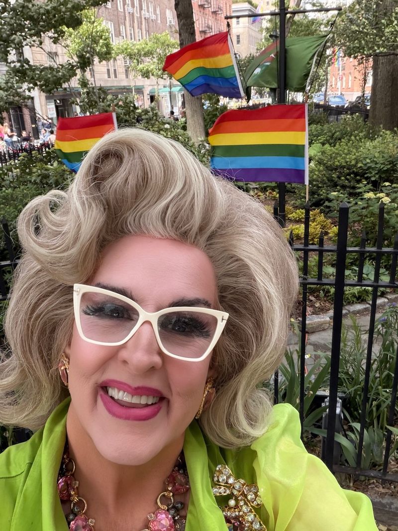 Photos: Doris Dear Celebrates Pride with Postcarding Event — photo 6 of 14