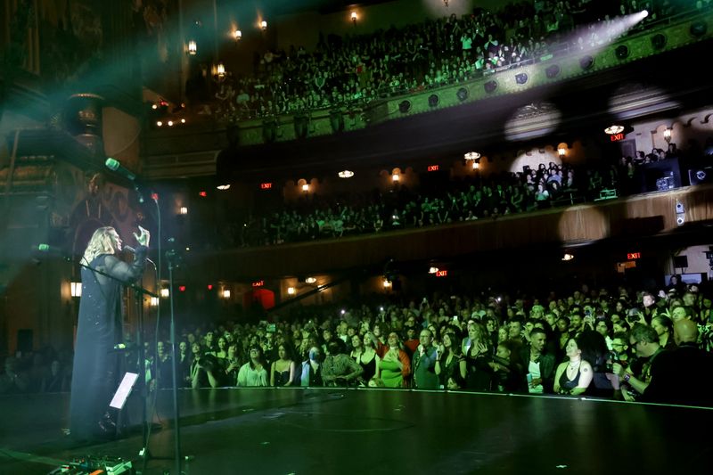 Photos: Inside THE VAMPIRE LESTAT's One Night Concert at the Beacon Theatre — photo 3 of 18
