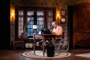 Chris Hutchison @ BroadwayWorld Chris Hutchison Photo