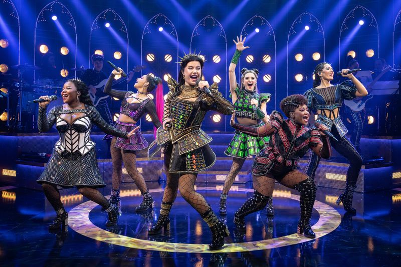 Review: SIX: THE MUSICAL at Dr. Phillips Center For The Performing Arts Image