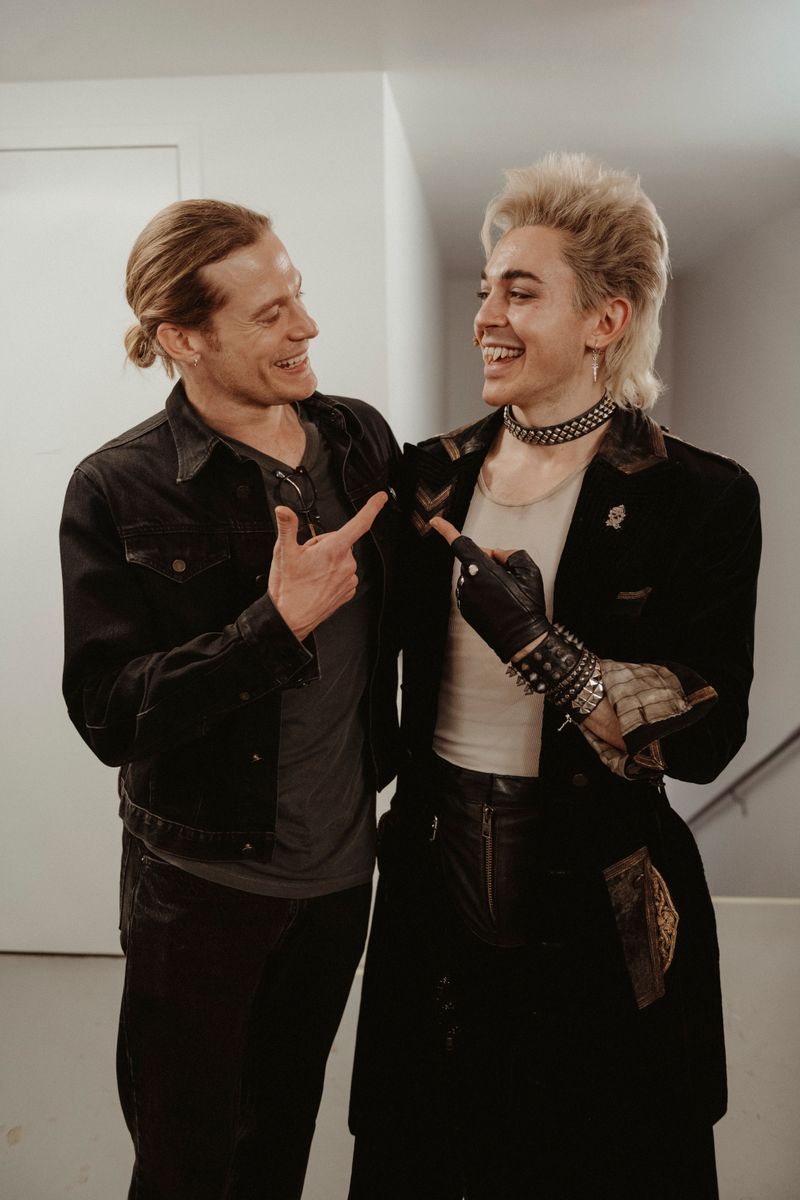 Photos: THE VAMPIRE LESTAT's Sam Reid Visits THE LOST BOYS on Broadway — photo 6 of 9