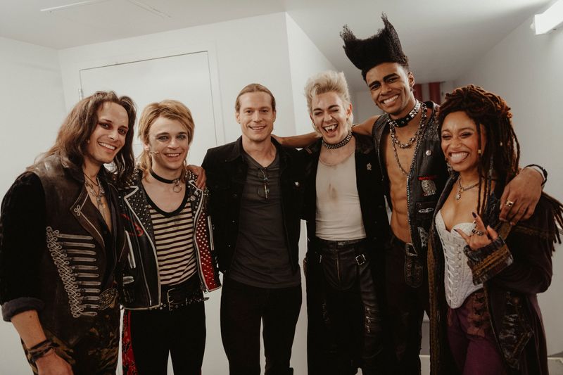 Photos: THE VAMPIRE LESTAT's Sam Reid Visits THE LOST BOYS on Broadway — photo 1 of 9