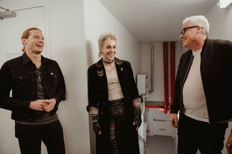 Photos: THE VAMPIRE LESTAT's Sam Reid Visits THE LOST BOYS on Broadway — photo 2 of 9