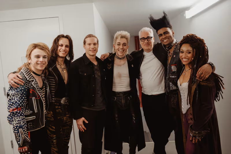 Photos: THE VAMPIRE LESTAT's Sam Reid Visits THE LOST BOYS on Broadway — photo 4 of 9