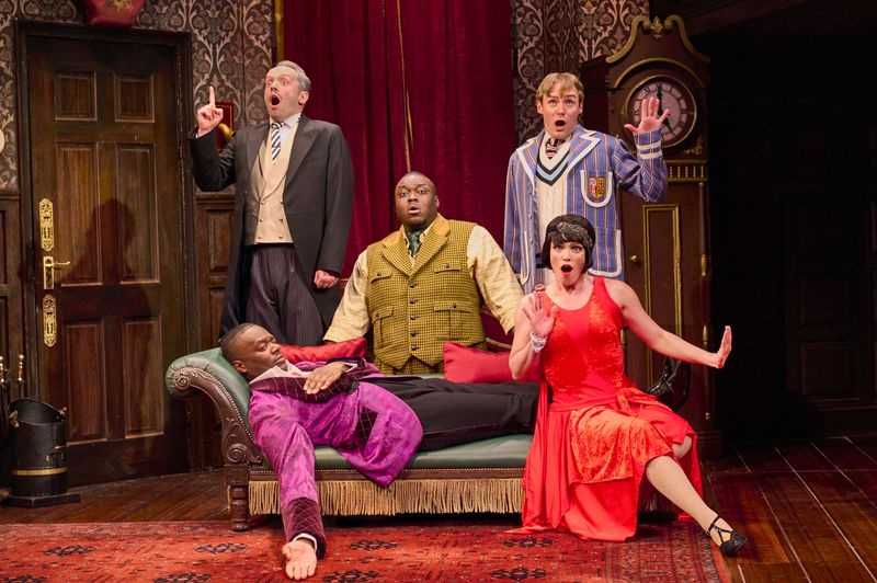 Photos: THE PLAY THAT GOES WRONG 13th West End Cast Takes the Stage — photo 7 of 14