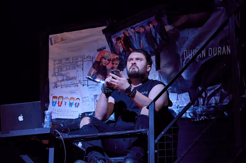 Photos: THE PLAY THAT GOES WRONG 13th West End Cast Takes the Stage — photo 9 of 14