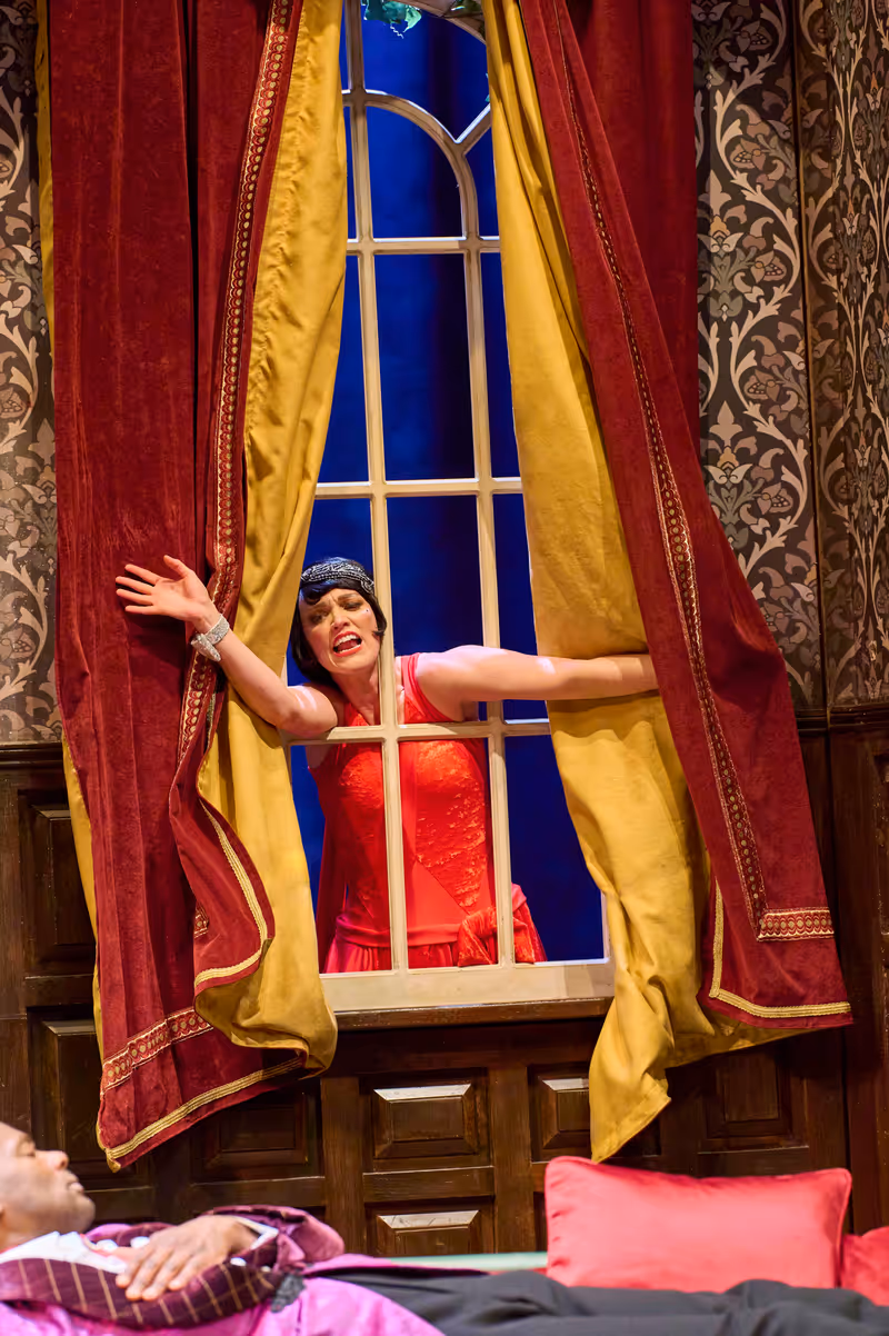 Photos: THE PLAY THAT GOES WRONG 13th West End Cast Takes the Stage — photo 12 of 14