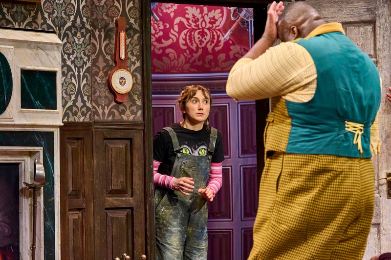 Photos: THE PLAY THAT GOES WRONG 13th West End Cast Takes the Stage — photo 14 of 14