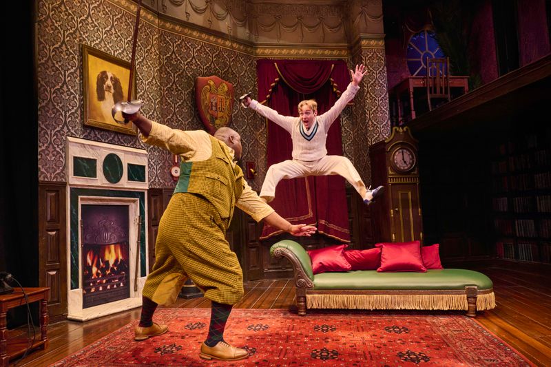 Photos: THE PLAY THAT GOES WRONG 13th West End Cast Takes the Stage — photo 6 of 14