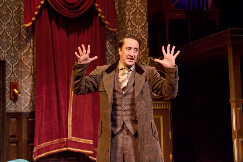 Photos: THE PLAY THAT GOES WRONG 13th West End Cast Takes the Stage — photo 3 of 14