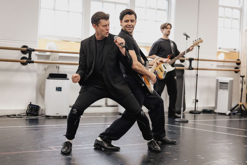 Photos: JERSEY BOYS 20th Anniversary UK & Ireland Tour in Rehearsal — photo 7 of 11