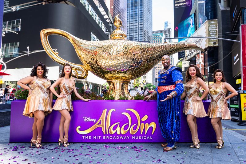 Photos: ALADDIN Unveils Giant Magic Lamp Installation in Times Square — photo 1 of 3