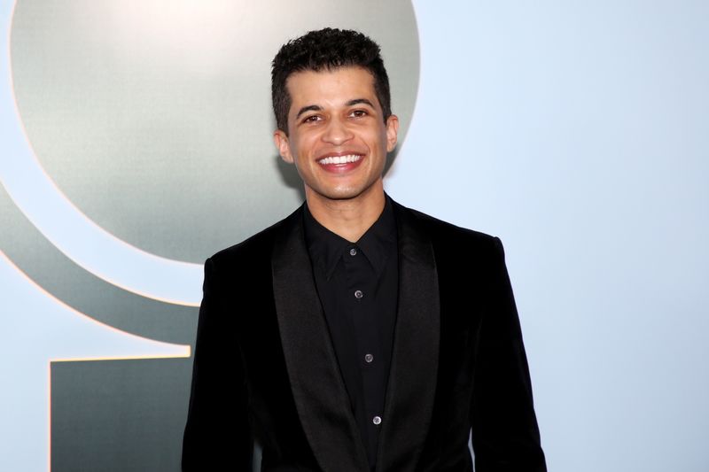 Photos: 2026 Tony Awards- Stars Walk the Red Carpet — photo 375 of 503