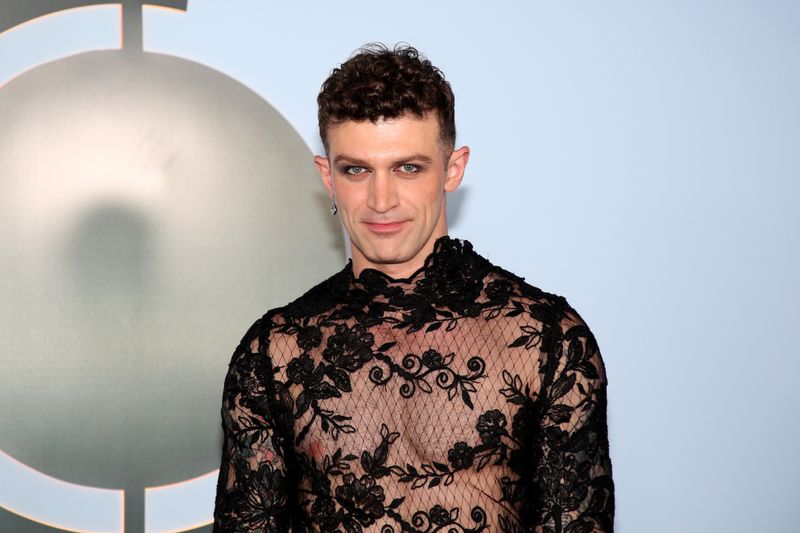 Photos: 2026 Tony Awards- Stars Walk the Red Carpet — photo 383 of 503