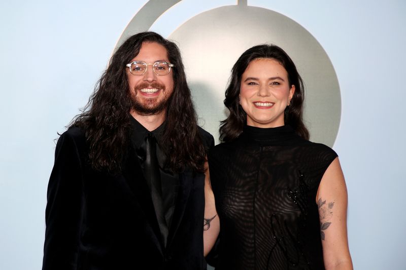 Photos: 2026 Tony Awards- Stars Walk the Red Carpet — photo 393 of 503