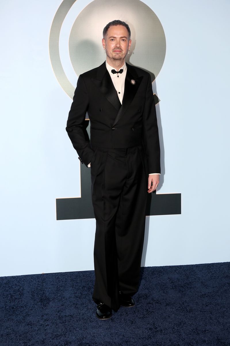 Photos: 2026 Tony Awards- Stars Walk the Red Carpet — photo 399 of 503