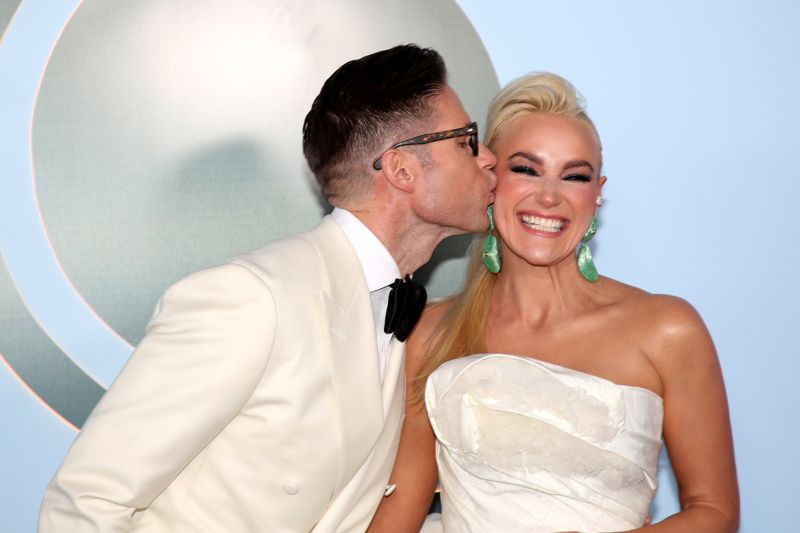 Photos: 2026 Tony Awards- Stars Walk the Red Carpet — photo 403 of 503