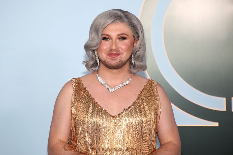 Photos: 2026 Tony Awards- Stars Walk the Red Carpet — photo 448 of 503