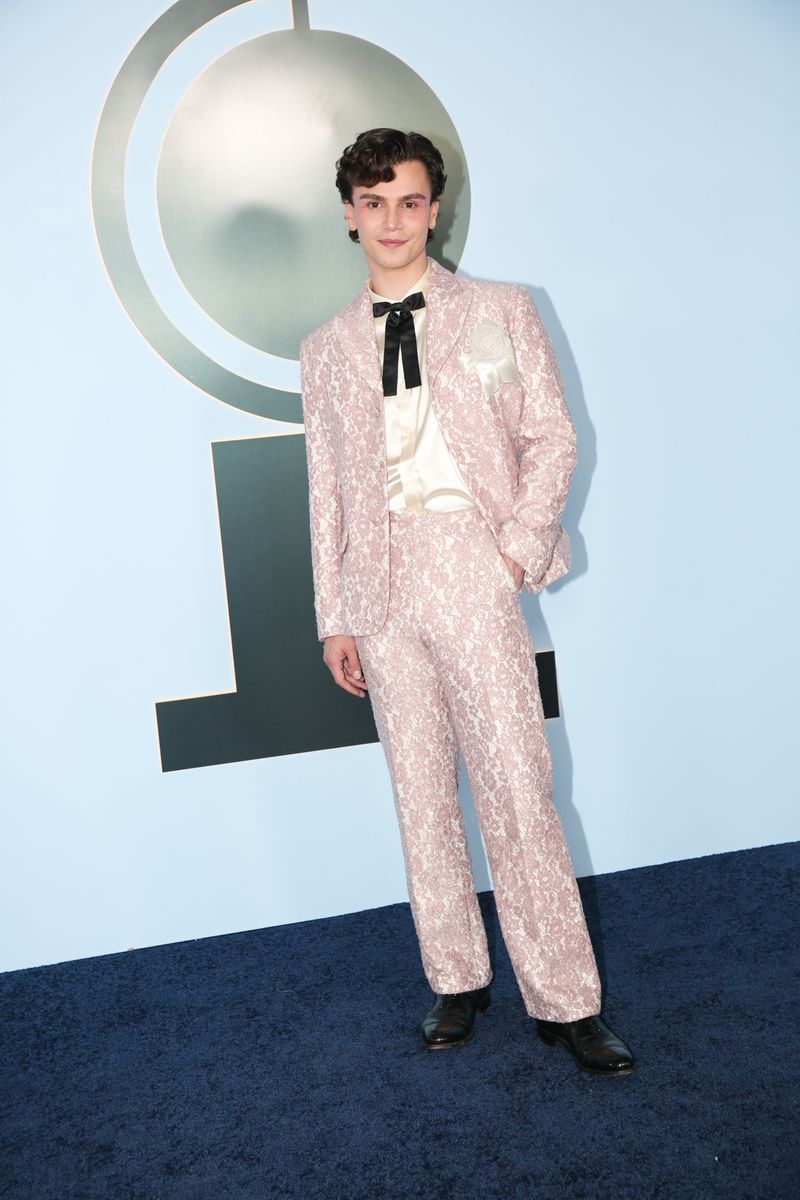Photos: 2026 Tony Awards- Stars Walk the Red Carpet — photo 500 of 503