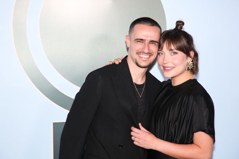 Photos: 2026 Tony Awards- Stars Walk the Red Carpet — photo 499 of 503
