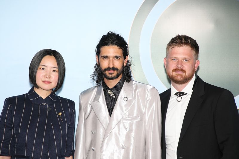 Photos: 2026 Tony Awards- Stars Walk the Red Carpet — photo 484 of 503