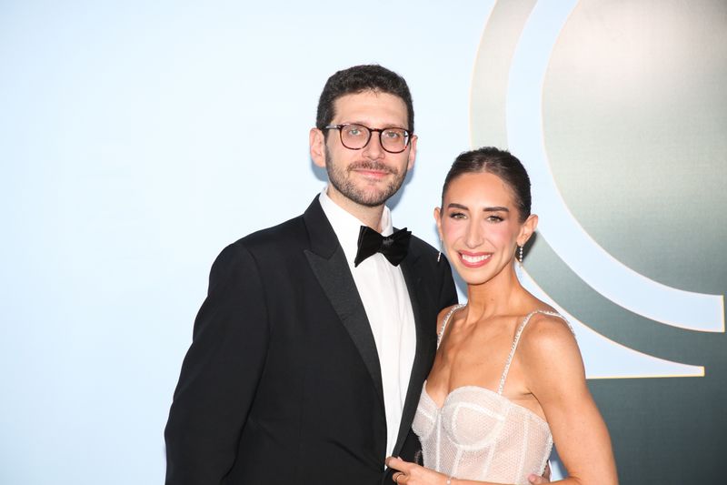 Photos: 2026 Tony Awards- Stars Walk the Red Carpet — photo 482 of 503