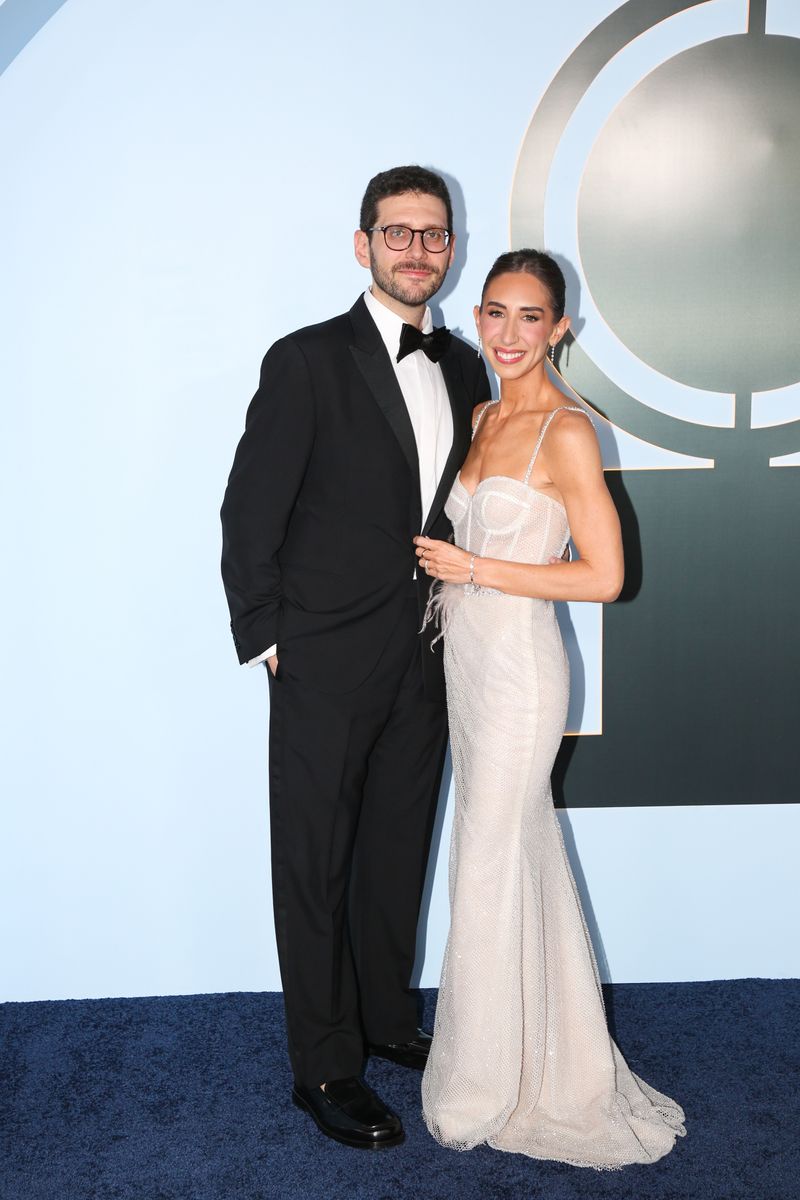 Photos: 2026 Tony Awards- Stars Walk the Red Carpet — photo 481 of 503