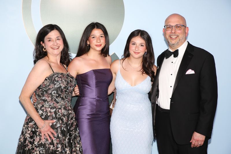 Photos: 2026 Tony Awards- Stars Walk the Red Carpet — photo 470 of 503