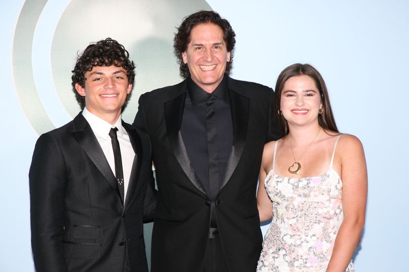 Photos: 2026 Tony Awards- Stars Walk the Red Carpet — photo 462 of 503