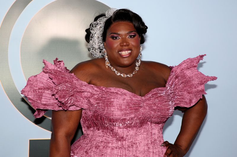 Photos: 2026 Tony Awards- Stars Walk the Red Carpet — photo 300 of 503