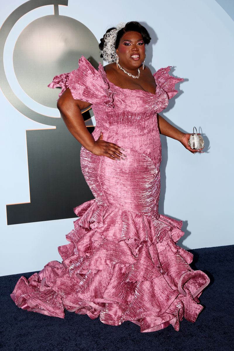 Photos: 2026 Tony Awards- Stars Walk the Red Carpet — photo 301 of 503