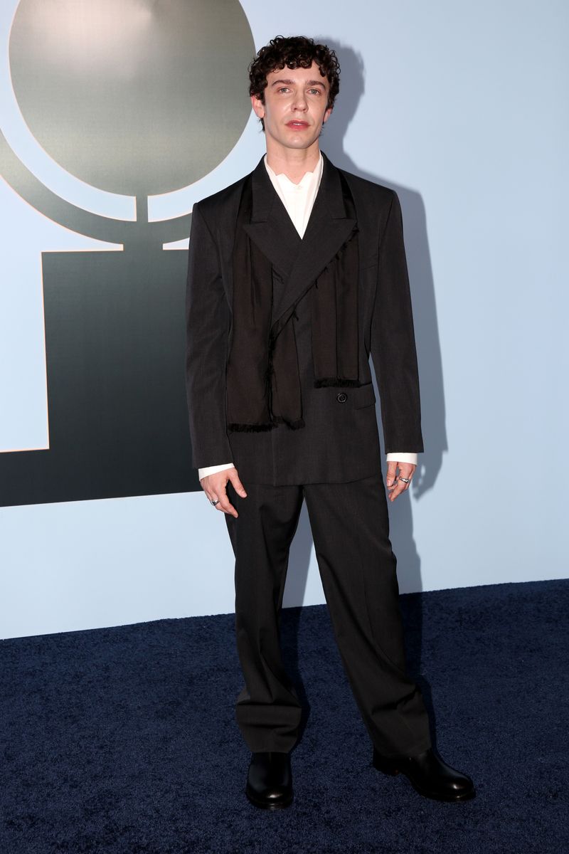 Photos: 2026 Tony Awards- Stars Walk the Red Carpet — photo 317 of 503