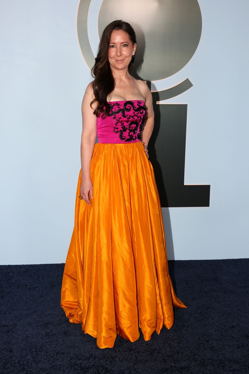 Photos: 2026 Tony Awards- Stars Walk the Red Carpet — photo 323 of 503