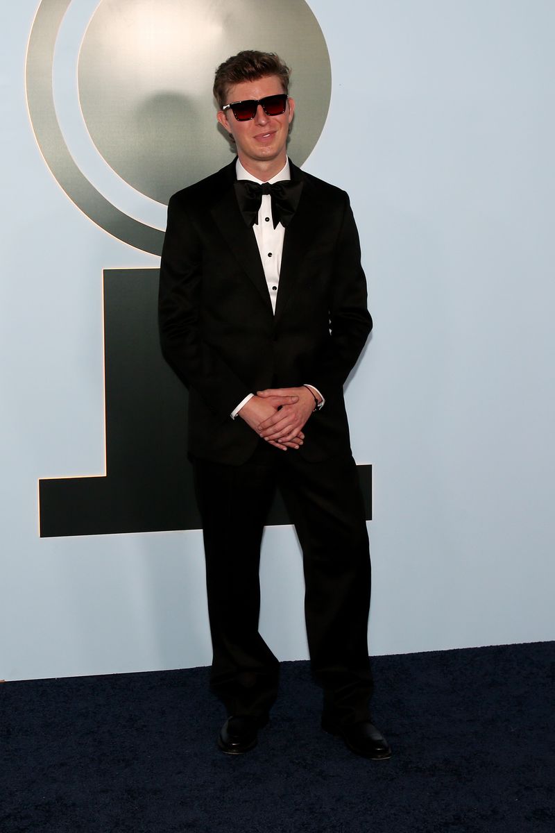 Photos: 2026 Tony Awards- Stars Walk the Red Carpet — photo 334 of 503
