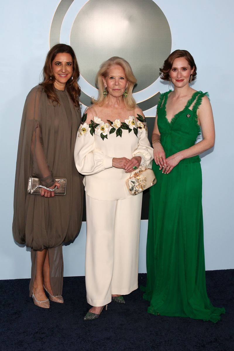 Photos: 2026 Tony Awards- Stars Walk the Red Carpet — photo 338 of 503