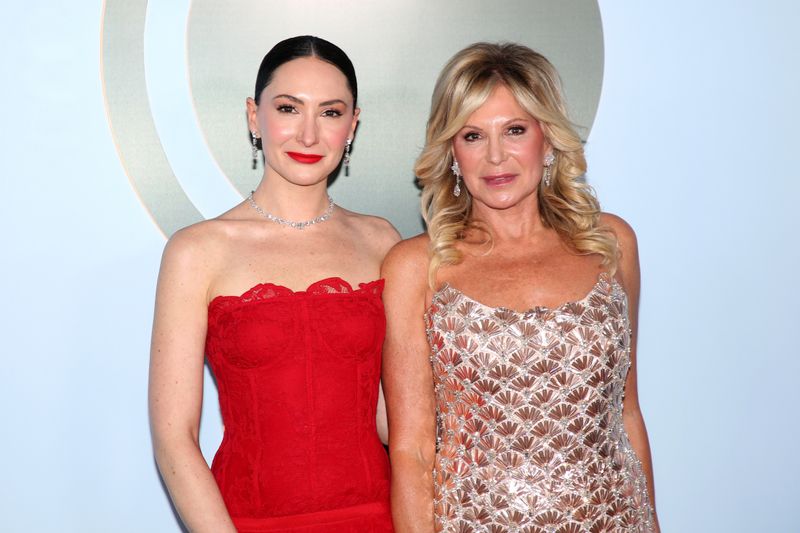 Photos: 2026 Tony Awards- Stars Walk the Red Carpet — photo 362 of 503