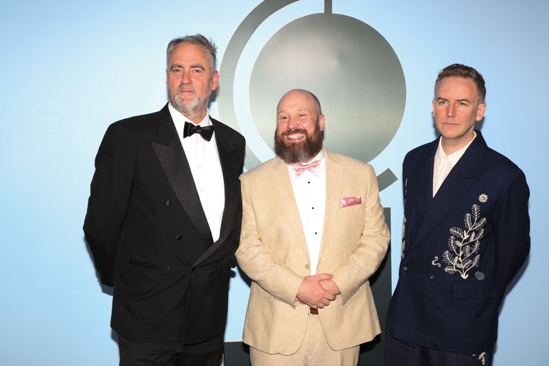 Photos: 2026 Tony Awards- Stars Walk the Red Carpet — photo 289 of 503