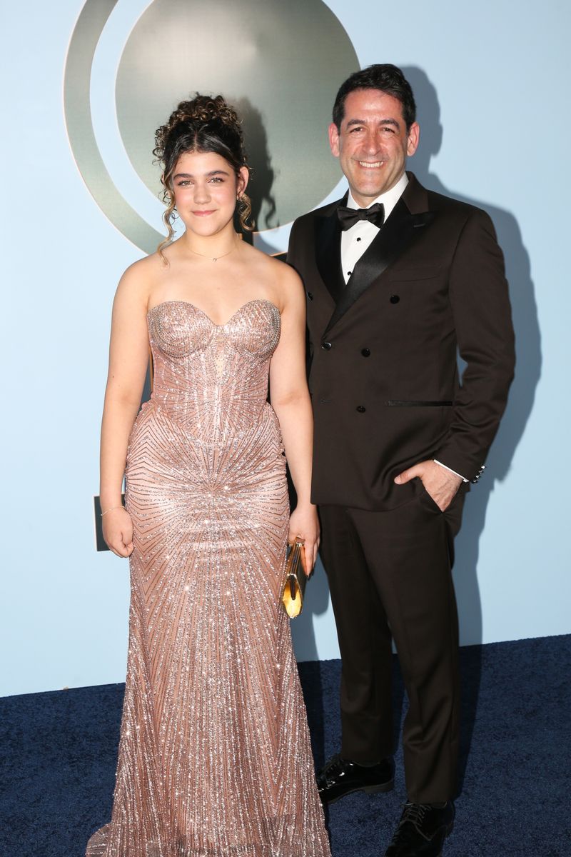 Photos: 2026 Tony Awards- Stars Walk the Red Carpet — photo 287 of 503