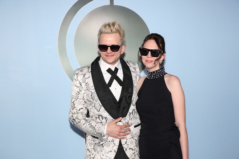 Photos: 2026 Tony Awards- Stars Walk the Red Carpet — photo 281 of 503