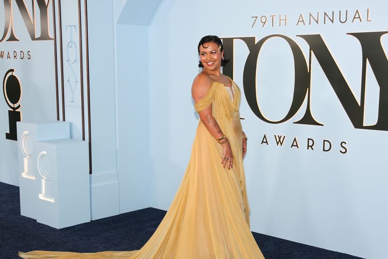 Photos: 2026 Tony Awards- Stars Walk the Red Carpet — photo 260 of 503