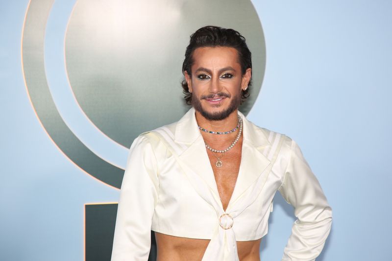 Photos: 2026 Tony Awards- Stars Walk the Red Carpet — photo 257 of 503