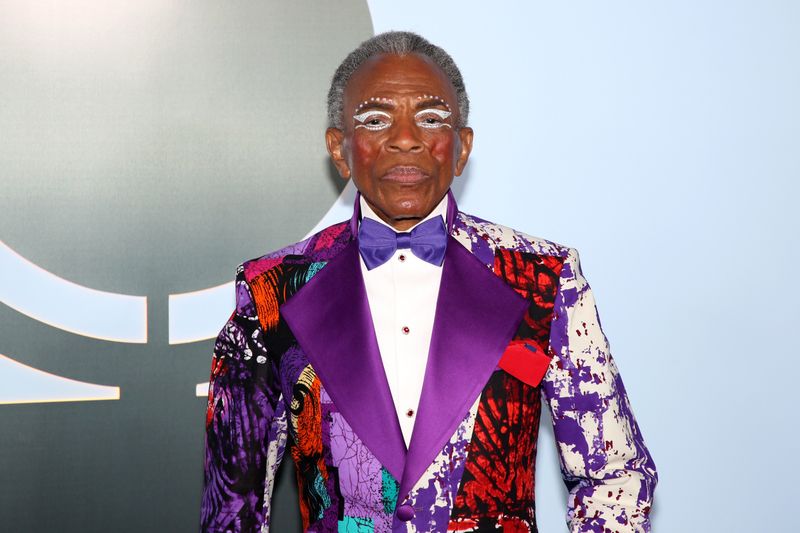 Photos: 2026 Tony Awards- Stars Walk the Red Carpet — photo 209 of 503
