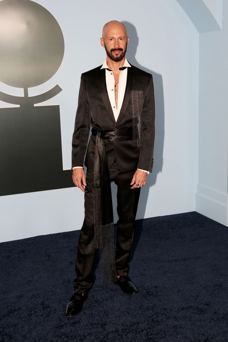 Photos: 2026 Tony Awards- Stars Walk the Red Carpet — photo 235 of 503