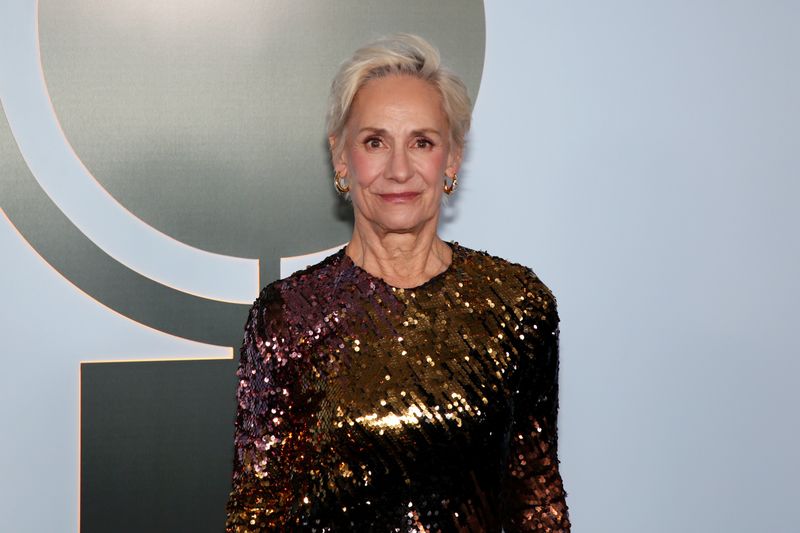 Photos: 2026 Tony Awards- Stars Walk the Red Carpet — photo 245 of 503